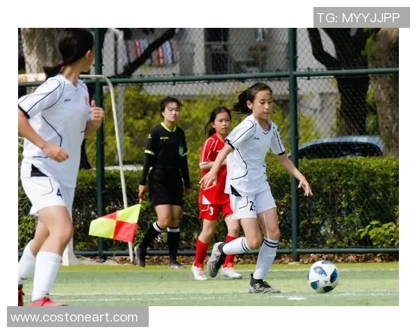 上海足球队状态引发热议球迷与专家观点大相径庭 上海足球队状态引发热议球迷与专家观点大相径庭