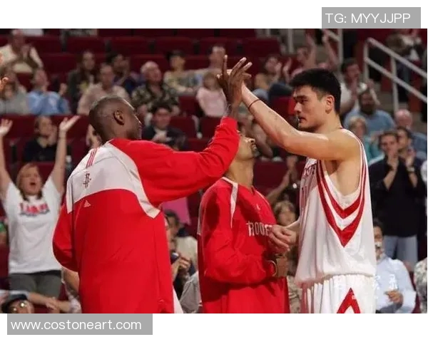 姚明与穆托姆博共同回忆篮球生涯中的精彩瞬间与友谊故事 姚明与穆托姆博共同回忆篮球生涯中的精彩瞬间与友谊故事